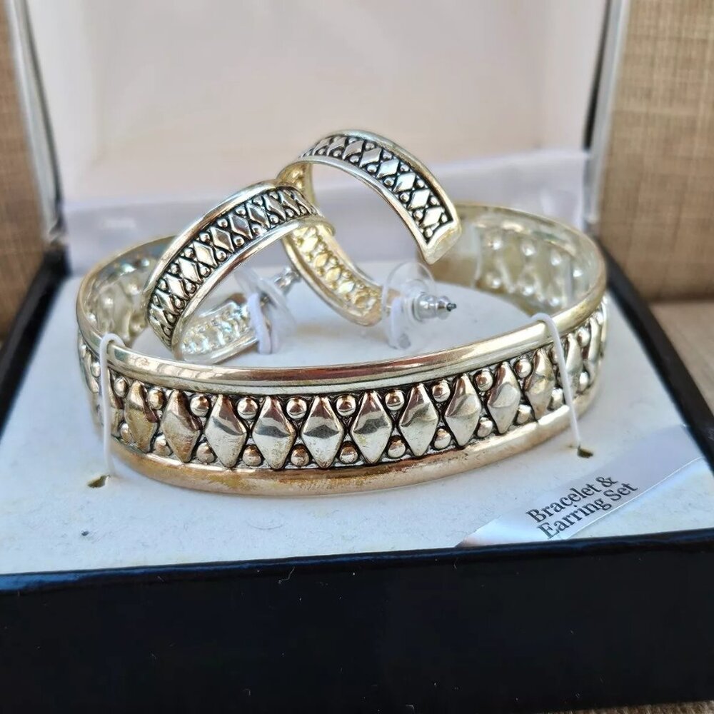 East 5th Women Earrings And Bracelet Jewelry Set Silver Tone New in a box